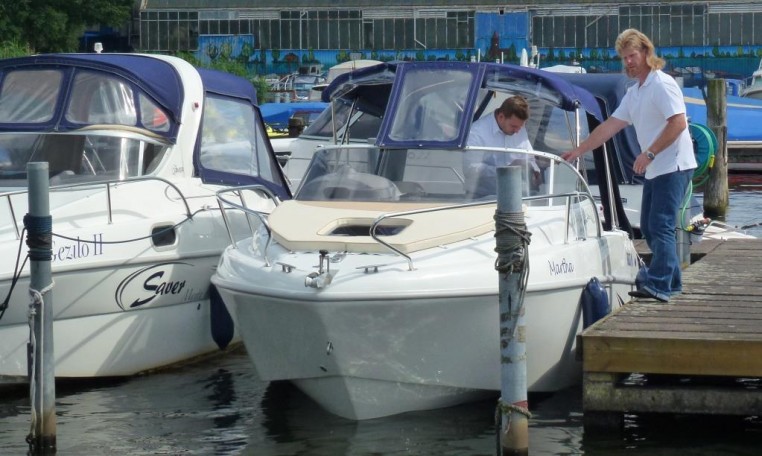 Saver 590 Cabin | sportliches Kajütboot mit sehr großer Schlaffläche und geräumiger Cockpitaufteilung