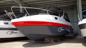 Saver-650-Cabin-New-Generation bei Schütze-Boote Berlin | Saver-Modelle sind auch in individuellen Sonderfarben erhältlich