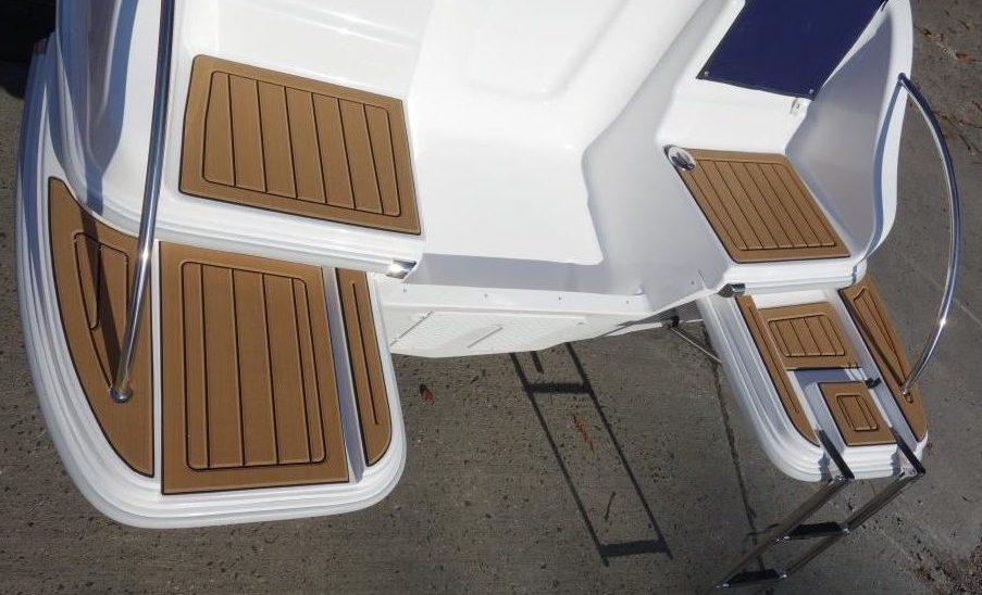 DRAGO: zusätzl. externe Badeplattformen mit SeaDek-Belag | Schütze-Boote